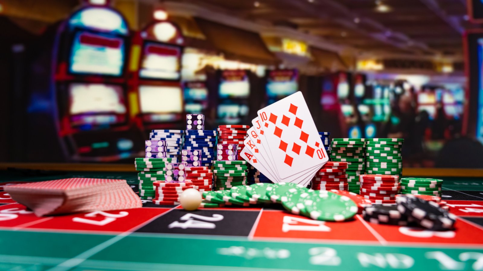 Casino,Set,With,Roulette,,Cards,,Dice,And,Chips,On,Blackjack